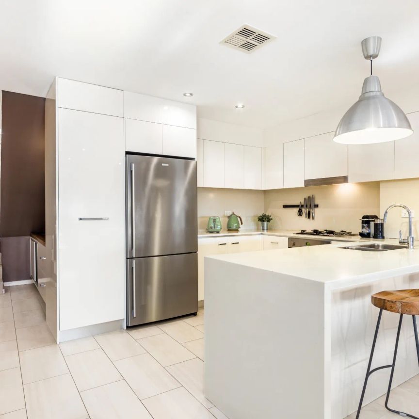 Privacy and exceptional views in the heart of Rozelle Village - - Photo 1
