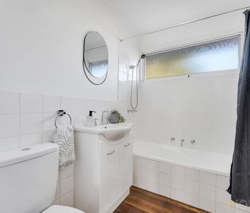 PERFECTLY PRESENTED | GREAT LOCATION | MODERN - Photo 6