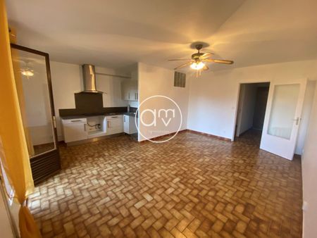 Location Appartement 2 pièces 43m² HYERES 83400 - Photo 2