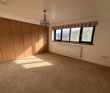 4 bedroom detached house to rent - Photo 3