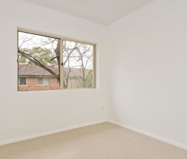 FULLY FURNISHED Two-bedroom modern apartment in ideal Herston locat... - Photo 1