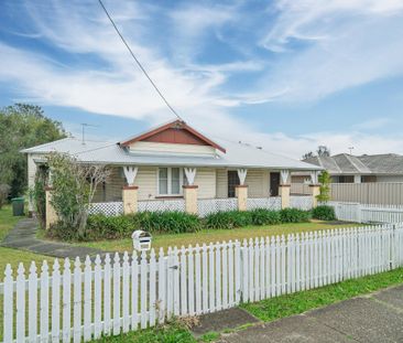 Stunning Federation Home Close to Town - Photo 2