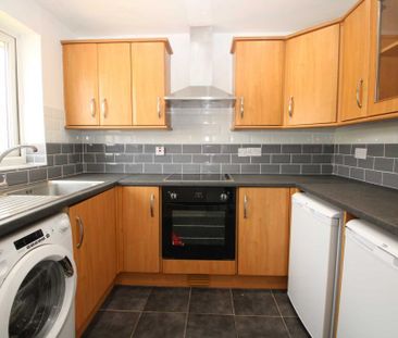 2 bed Flat for rent - Photo 4