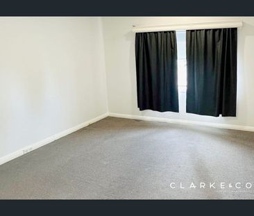 GREAT LOCATION WITH EASY FAMILY LIVING! - Photo 2