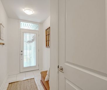 For Lease - 218 Huguenot Road, Oakville, Ontario - Photo 3