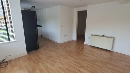 2 bedroom ground floor flat to rent - Photo 3