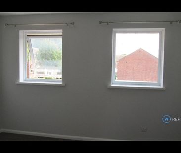 2 bedroom semi-detached house to rent - Photo 3