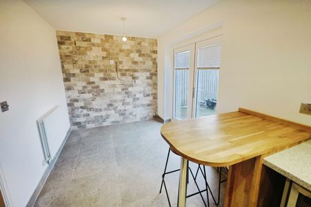 3 bedroom House To Let - Photo 2