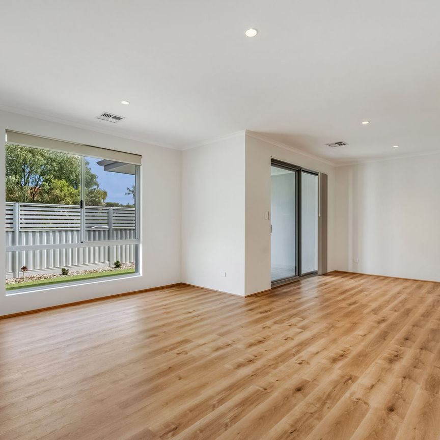 WOW - WHAT A SHOW STOPPER!!! Rossmoyne High School Zone!!! - Photo 1