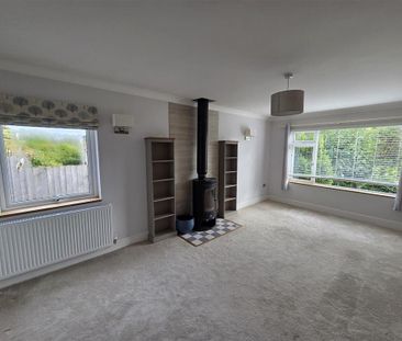 3 bedroom detached bungalow to rent - Photo 1