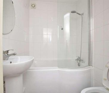 Alexander Close, Barnet, EN4 - Photo 1