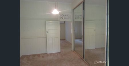 PRIVATE HOME IN CONVENIENT LOCATION - Photo 4