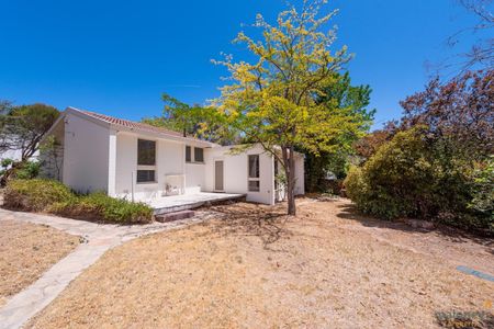 Family Home on a Quiet Cul-de-Sac - Photo 2