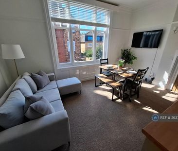 1 bedroom in a flat share to rent - Photo 1