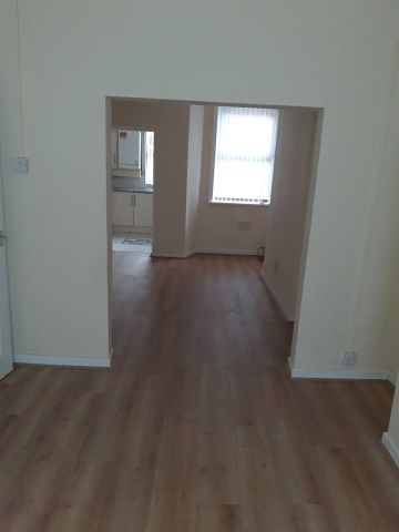 2 Bed Terraced House, Broxton Street, M40 - Photo 2