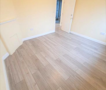 5 bedroom flat share to rent - Photo 3