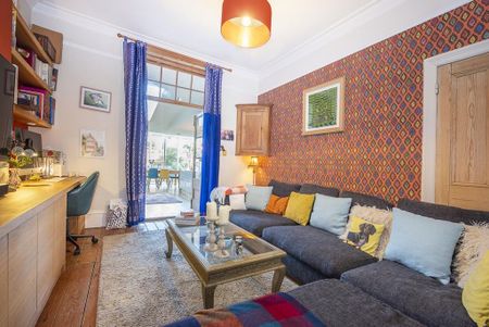 3 bedroom semi-detached house to rent - Photo 3