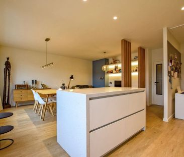 Gerenoveerd en gemeubeld 2-slaapkamerappartement gelegen in de wink... - Photo 2