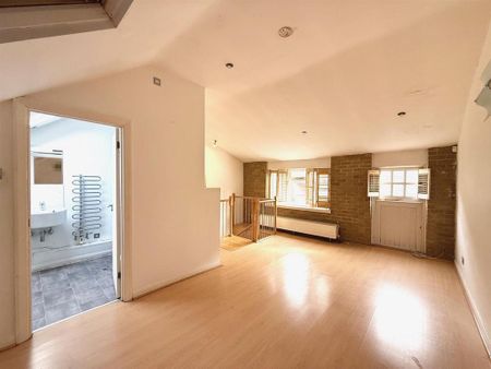 2 bedroom mews to rent - Photo 5