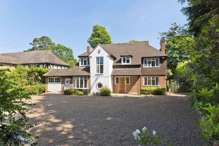 A family home in the prestigious St Georges Hill estate. - Photo 3