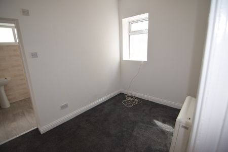 On Hold 1 Bed Flat - Photo 2