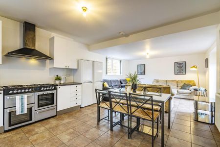 6 bedroom house to rent - Photo 2