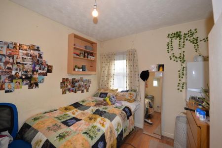 4 bedroom terraced house to rent - Photo 3