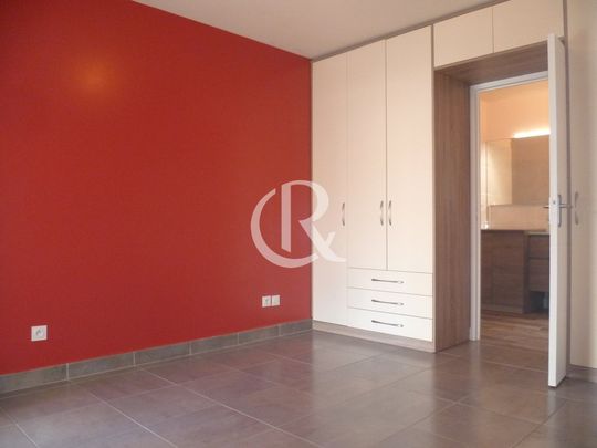 T2 récent en centre ville de HYERES - Photo 1