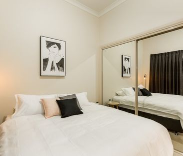 Fully Furnished Central Home - Photo 4