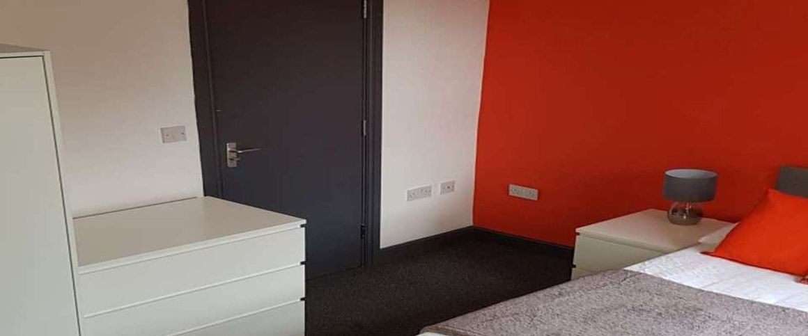 Market Road Room 2 - Photo 1