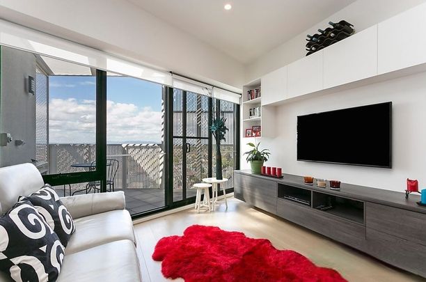 FURNISHED APARTMENT WITH SWEEPING VIEWS AND SLEEK STYLING! - Photo 1