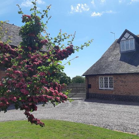 2 bedroom semi-detached house to rent - Photo 4