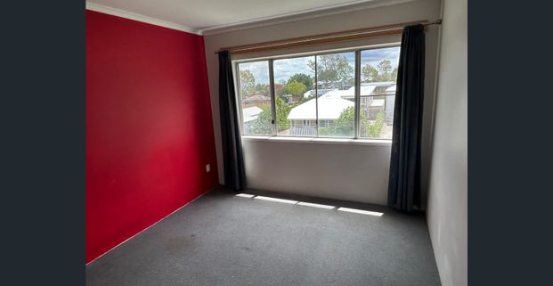 Comfort and Convenience in the Heart of Annerley - Photo 1