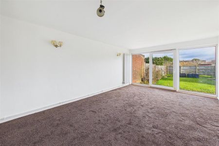 2 bedroom semi-detached bungalow to rent - Photo 3