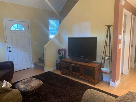 3bed 2 bath Carriage house downtown - Photo 4