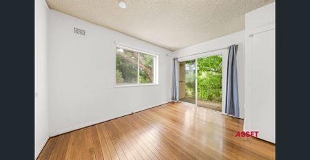 Studio Apartment - MINUTES WALK TO SHOPS AND TRAIN STATION - Photo 2