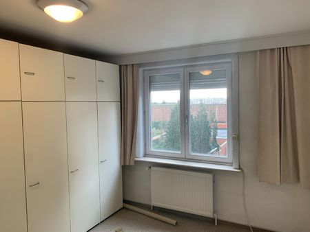 Ruim appartement met 3 slpk en garage in centrum Roeselare - Foto 4