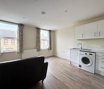 3 bedroom maisonette to rent - Photo 2