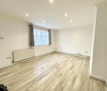 4 bedroom terraced house to rent - Photo 3