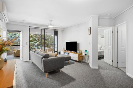 Light-Filled Apartment with Leafy Balcony in Toowong - Photo 2
