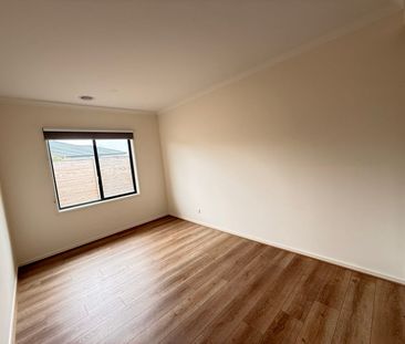 Executive 5-Bedroom Home in Fraser Rise - Photo 3