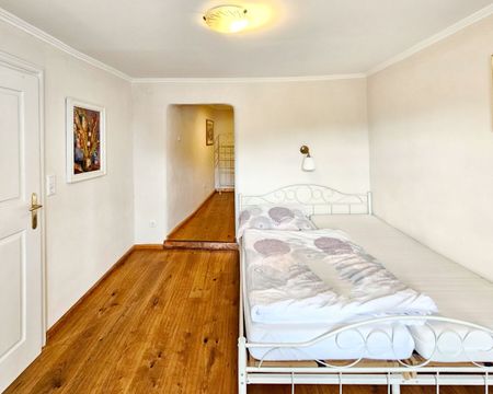 Altstadt-Zauber modern interpretiert: stilvoll-modern möbliertes 2-Zimmer-Apartment - Photo 3