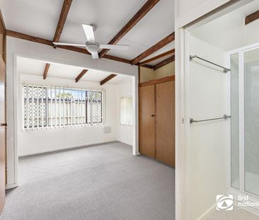 LOCATION! LOCATION ! FAMILY HOME NEAR THE BAY IN BEAUTIFUL VICTORIA... - Photo 2