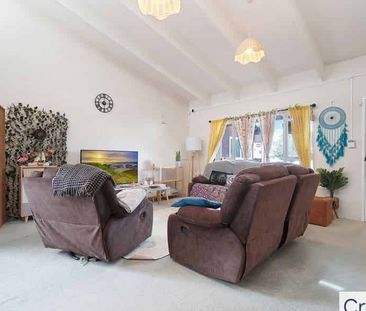 Warm & Cosy 2-Bedroom Unit with - Photo 4