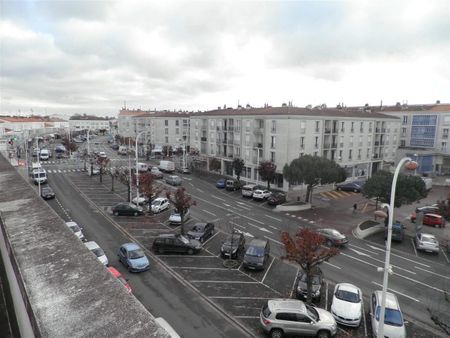 Appartement centre ville Royan - A louer - Photo 3