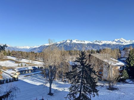 Luminous 4.5 room apartment in the very center of Crans-Montana - Photo 3