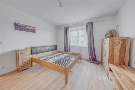 Moderní 2+1 s balkonem a garáží | 7 min od metra Rajská zahrada - Photo 3
