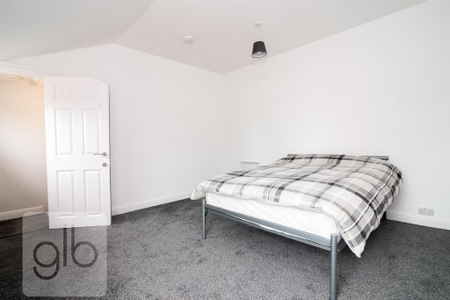 6 bedroom terraced house to rent - Photo 3