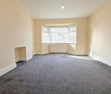 2 bed semi-detached bungalow to rent in Danbury Road, Rayleigh, SS6 - Photo 2