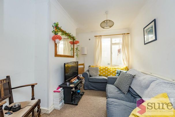 4 bedroom terraced house to rent - Photo 1